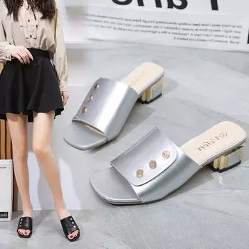 Милые тапочки для отдыха, женские шлепанцы, повседневная обувь на квадратном среднем каблуке для женщин, летние тапочки с металлическим украшением, большие размеры 36 красный