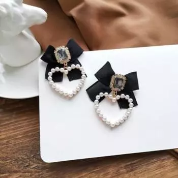 Милые украшения Черные серьги-бантики Серьги-сердечки с имитацией жемчуга чёрный