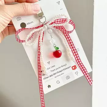 Милый брелок в виде ленты в клетку, брелок с клубникой, брелок с бантом и жемчугом, кулон для телефона, ювелирные изделия для девушек и женщин, подарочная сумка, украшение красный