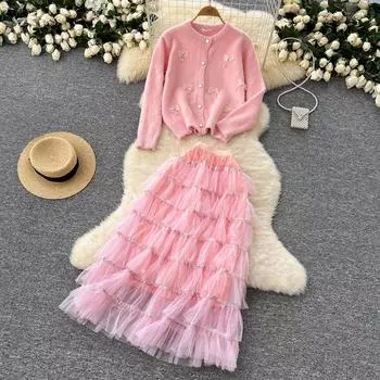 Милый комплект из двух предметов: свитер, мохеровый трикотажный кардиган с жемчугом и бантом + сетчатая юбка с пайетками S бежевый