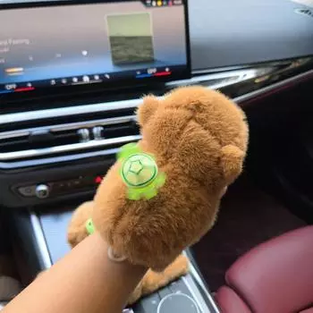 Милый мультфильм Капибала поставляется с куклой-черепахой, светящимся кольцом на руку, браслетом, детскими подарками 1pc