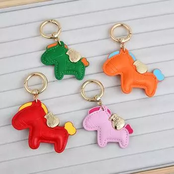 Милый мультяшный брелок для ключей в виде лошади-качалки из кожи для сумок и машин