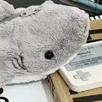 Милый плюшевый пенал в виде акулы, студенческие канцелярские принадлежности, школьные принадлежности, кавайная кукла, сумка для хранения в школе, сумка для ручек, канцелярские принадлежности