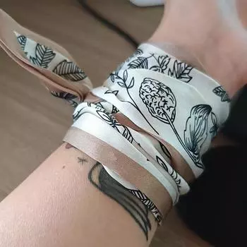 Милый шейный платок Ins Длинный шарф Повязки для волос Женские ленты для волос Цветочный принтованный шарф Атласный шелковый шарф чёрный