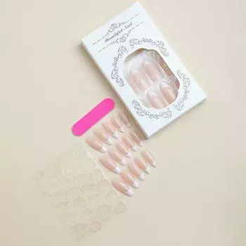 Миндальные накладные ногти с французским белым краем