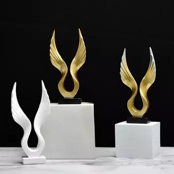 Мини Дапенг расправляет крылья. Современная скандинавская гостиная, кабинет, домашняя атмосфера. Украшение. Креативное и минималистичное украшение рабочего стола.