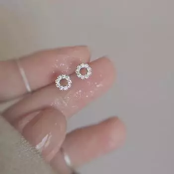 Мини-кристальные яркие маленькие круглые серьги женские простые нишевые серьги для сна осень и зима