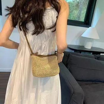 Мини-летняя супер популярная маленькая сумка, новинка 2024 года, маленькая свежая деревенская сумка через плечо, тканая сумка из травы, маленькая квадратная сумка