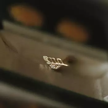 Мини-линия оставляет блестящие милые свежие и темпераментные серьги для женщин японские и корейские серьги нишевого дизайна