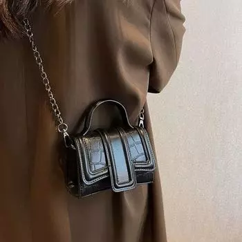 Мини-нишевая маленькая сумка женская 2024 новая модная весенняя модная маленькая квадратная сумка иностранного стиля одно плечо сумка-мессенджер женская чёрный