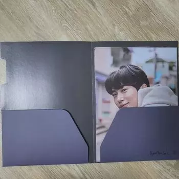 Мини-постер Beon Woo-suk с праздничными подарками, держатель 4+