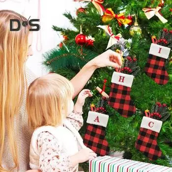 Мини рождественский чулок в красную и черную клетку, маленький чулок с подвесным кольцом, вышитые буквы от A до Z, подвесной чулок для настенной каминной полки в виде рождественской елки J