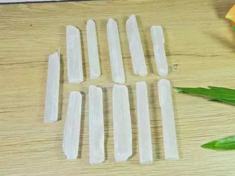 Мини селенитовый карандашный кристалл драгоценный камень россыпью 11 шт. лот 44-62 мм 333 карата. РQ-2857