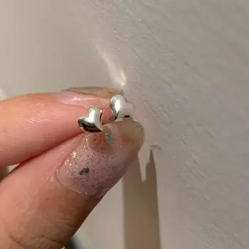 Мини-серьги Love для женщин, простые, ежедневные, для поездок на работу, маленькие и холодные, стильные, питательные, модные серьги для прокалывания ушей