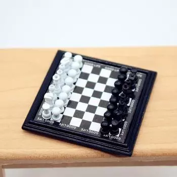 Мини-шахматный набор, ретро черно-белая шахматная доска с 32 шахматными фигурами, магнитный миниатюрный шахматный набор для 1:12-масштабный кукольный особняк черный белый