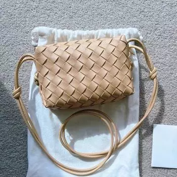 Мини-сумка через плечо из натуральной кожи 2023 года выпуска - цветной дизайн с петлей для камеры