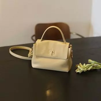 Мини-сумка-мессенджер через плечо из мягкой текстурированной коровьей кожи Cheese yellow