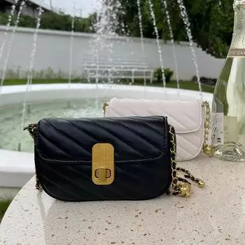 Мини-сумка на цепочке, новый нишевый дизайн, универсальная сумка через плечо в иностранном стиле, маленькая квадратная сумка чёрный