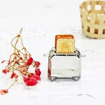 Мини-тостер Модель 0.05 Кукольный домик Аксессуар Моделирование Миниатюрный тостер с 2 съемными тостами чёрный