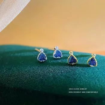 Мини треугольные серьги-гвоздики из циркония для женщин, изысканные блестящие маленькие изысканные и легкие роскошные серьги