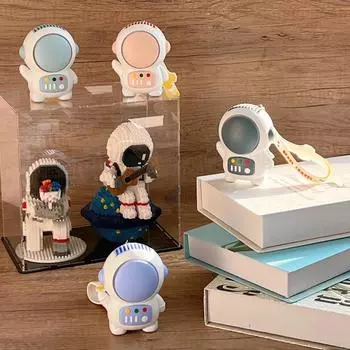 Mini USB Charging Small Fan Student Summer New Astronaut Portable High Beauty Handheld Desktop Silent Fan Outdoor Equipment зелёный