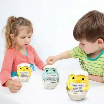 Мини-вязаная крючком курица с позитивной открыткой, ручная работа, пряжа, вязание, сине-желтая кукла, игрушка для снятия стресса, украшение для домашнего офиса и рабочего стола жёлтый