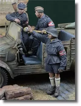 Miniature German Kubelwagen HJ Soldier Set 1945 3 Piece Resin Kit DD35237 D-Day 1/35
