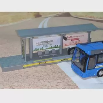 Миниатюрная сцена городского транспорта: Набор моделей автобусов и поездов для детей