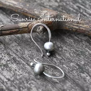 Миниатюрные серьги с жемчугом навахо / серьги с бусинами из стерлингового серебра / подарок для нее / подвески из стерлингового серебра / короткие подвесные серьги / распродажа ювелирных изделий 3/4 Inches серебряный