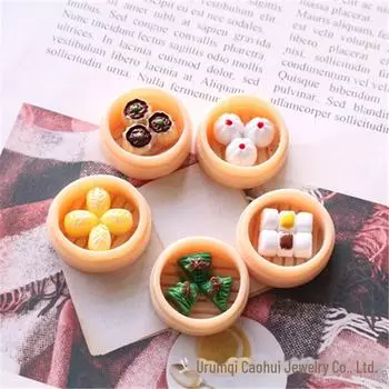 Миниатюрный брелок из смолы в виде парового пельменя