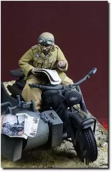 Миниатюрный немецкий солдат-мотоциклист времен Второй мировой войны на BMW R75, Италия, 1943 год, набор смолы DD35252 D-Day 1/35 Fallschirmjger 1943-44/Тунис (Человек)