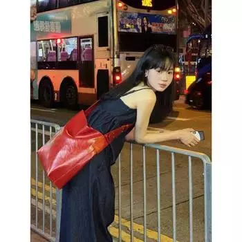 Minimalist High Sense Texture Oil Wax Leather Shoulder Bag 2025 Niche Retro Fashion Red Shoulder Bag Bucket Bag Red