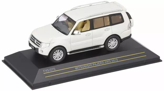Mitsubishi Pajero 4WD 2010 Pearl White Scale F43075 First43/First43 1/43
