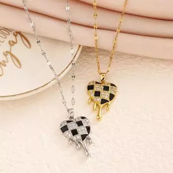 Многоцветное колье с подвеской в виде шахматной доски Love Love