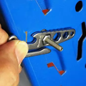 Многофункциональный инструмент из нержавеющей стали с кольцом для ключей Компактный размер Портативный широко используемый металлический многофункциональный инструмент с открывалкой для бутылок серебро белый