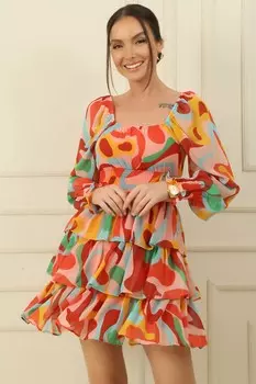 Многослойное шифоновое платье с воланами и геометрическим узором