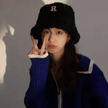 Mo Jiaoting shows her face, lamb wool fisherman s hat, children s autumn and winter letters, versatile bucket hat, thermal basin hat, man M56-58cm чёрный