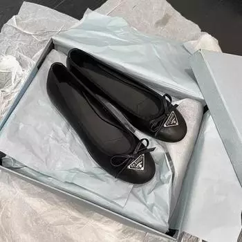 мода 2024 года балетки с треугольным бантом на плоской подошве женские нежные ветры удобные туфли с круглым носком и мелким носком универсальные 35 чёрный