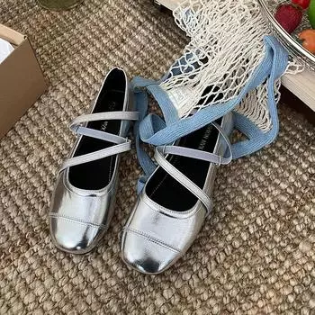 Мода 2024 года. Дизайнерские женские туфли на плоской подошве. Модные туфли с перекрещивающимися ремешками на плоской подошве и круглым носком. 35 серебряный