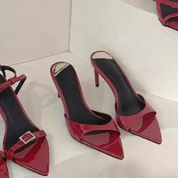 Мода 2024 года, хит продаж, универсальные женские тапочки с острым носком и пряжкой из сплошного цвета со стразами, темперамент и универсальный открытый носок 35 вино красного