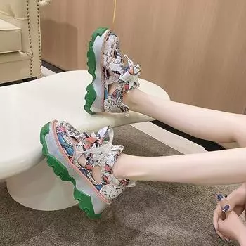 Мода 2024 года, летние дышащие кроссовки на платформе, женские кроссовки на танкетке с высоким каблуком 6 см, женские кроссовки с кристаллами, выдолбленные массивные туфли, повседневная женская обувь 35 зелёный