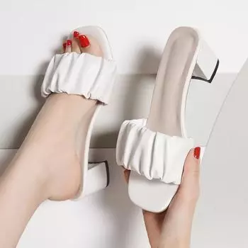 Мода 2024 года, лето, новые модные женские тапочки с открытым носком, однотонные, плиссированные, карамельного цвета, большие, удобные, на высоком каблуке для женщин 36 белый