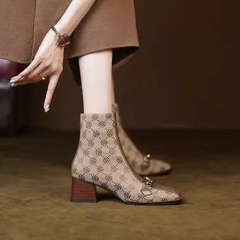 мода 2024 года, мода, роскошные дизайнерские женские ботинки на среднем каблуке, ботильоны, осенние ботинки с квадратным носком и металлическими украшениями, женские ботинки с блочным каблуком 34 бежевый