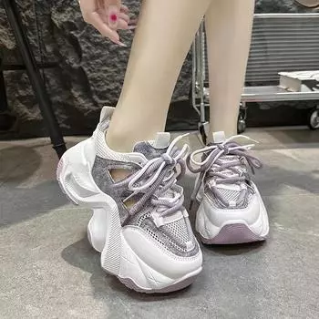 Мода 2024 года. Модная женская обувь. Сетчатая женская вулканизированная обувь. Уличная женская обувь. Кроссовки на полой платформе со шнуровкой. Женская повседневная спортивная обувь. 35 фиолетовый