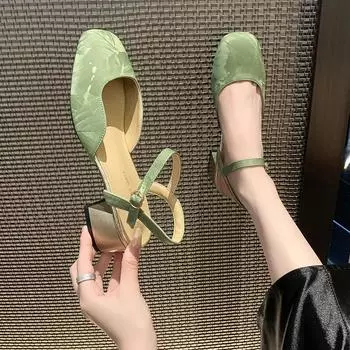 Мода 2024 года, новые босоножки Baotou с кружевным краем, средний каблук, толстая линия, женская обувь, простая квадратная головка, пустая одинарная обувь для женщин 36 зелёный