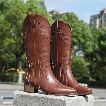 Мода 2024 года, новые ковбойские сапоги в стиле ретро с заклепками до середины голени для женщин, осенние толстые каблуки, ковбойские сапоги, женская обувь, слипоны с острым носком, ковбойка 35 коричневый