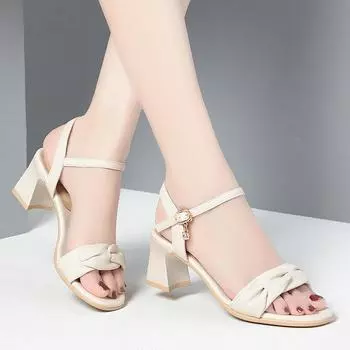 Мода 2024 года, новые летние босоножки на толстом каблуке с однотонным пальто, элегантные и модные туфли на мягкой подошве для отдыха на открытом воздухе, женские туфли на высоком каблуке 35(Foot22.5cm)