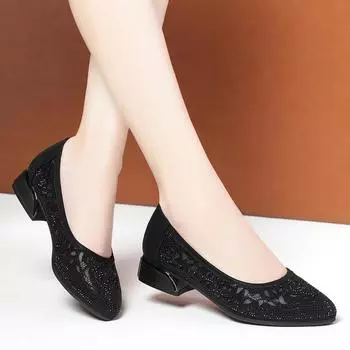 Мода 2024 года, новые летние модные туфли-лодочки с вырезами и стразами, женские повседневные туфли с круглым носком и толстым каблуком из мягкой кожи, простые 35(Foot22.5cm)