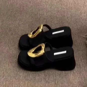 Мода 2024 года, новые летние женские тапочки на толстом каблуке, модные повседневные босоножки на платформе и толстом каблуке с металлическим украшением в римском стиле 35 чёрный