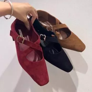 Мода 2024 года, новые модные женские туфли с перекрестными пряжками, простые туфли на плоской подошве, черные и красные туфли ручной работы в стиле панк, черные каблуки 35 красный